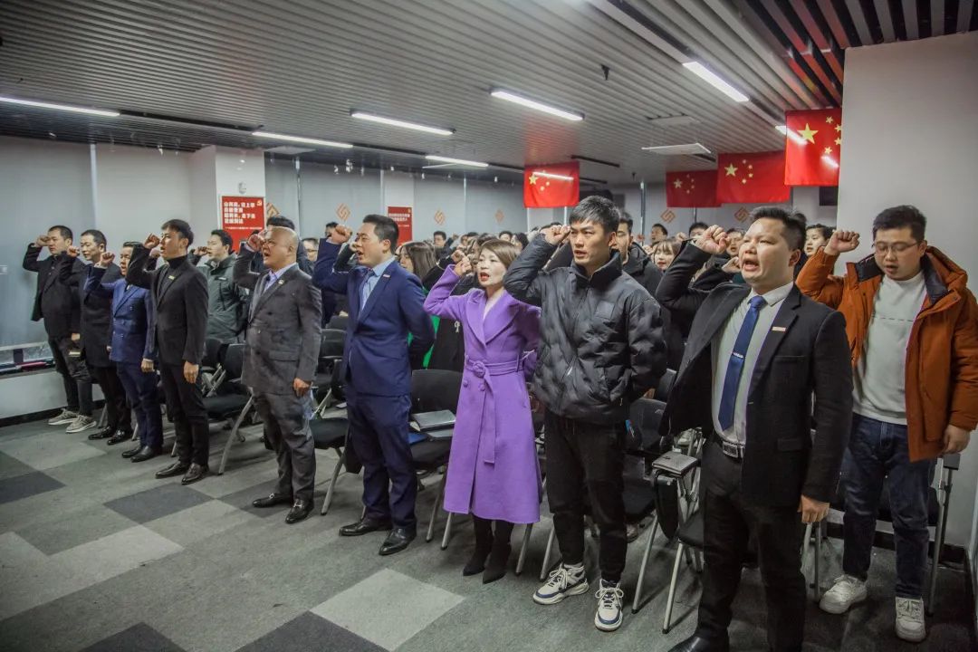 2�¹��������ƴ�� | ӭ�´�������ҵ���ź죬ս�������ƶ������񻰣�